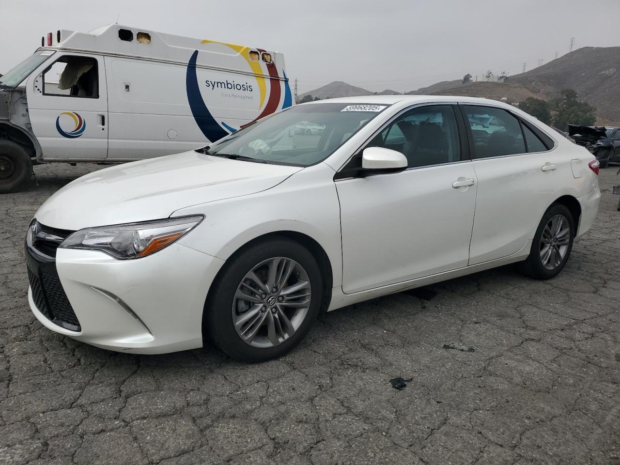 2016 Toyota Camry Le for Sale in Colton, CA - Front End