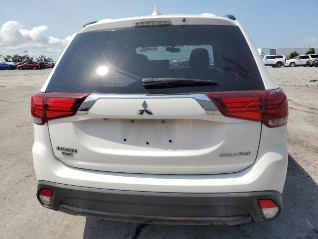  MITSUBISHI OUTLANDER 2018 Biały