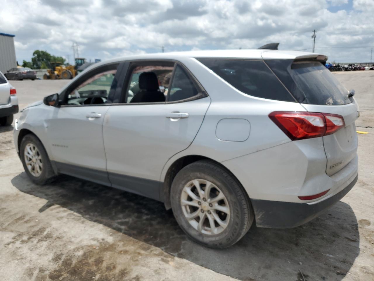 CHEVROLET EQUINOX 2018 VIN 2GNAXHEV7J6275061 фото 2