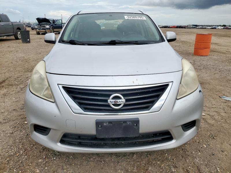  NISSAN VERSA 2014 Серебристый