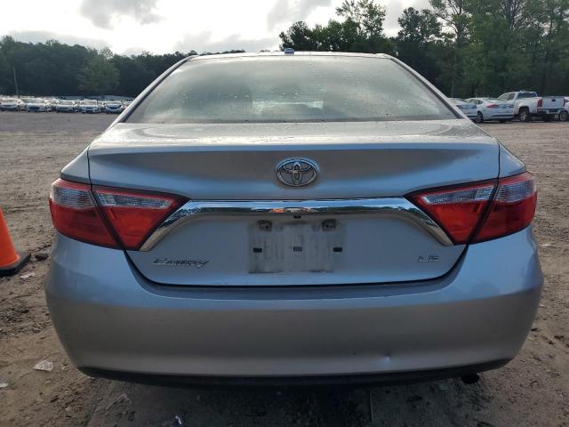  TOYOTA CAMRY 2017 Srebrny