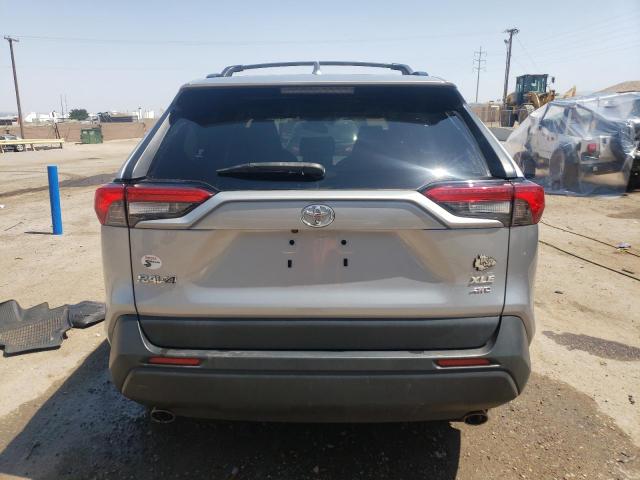  TOYOTA RAV4 2019 Srebrny