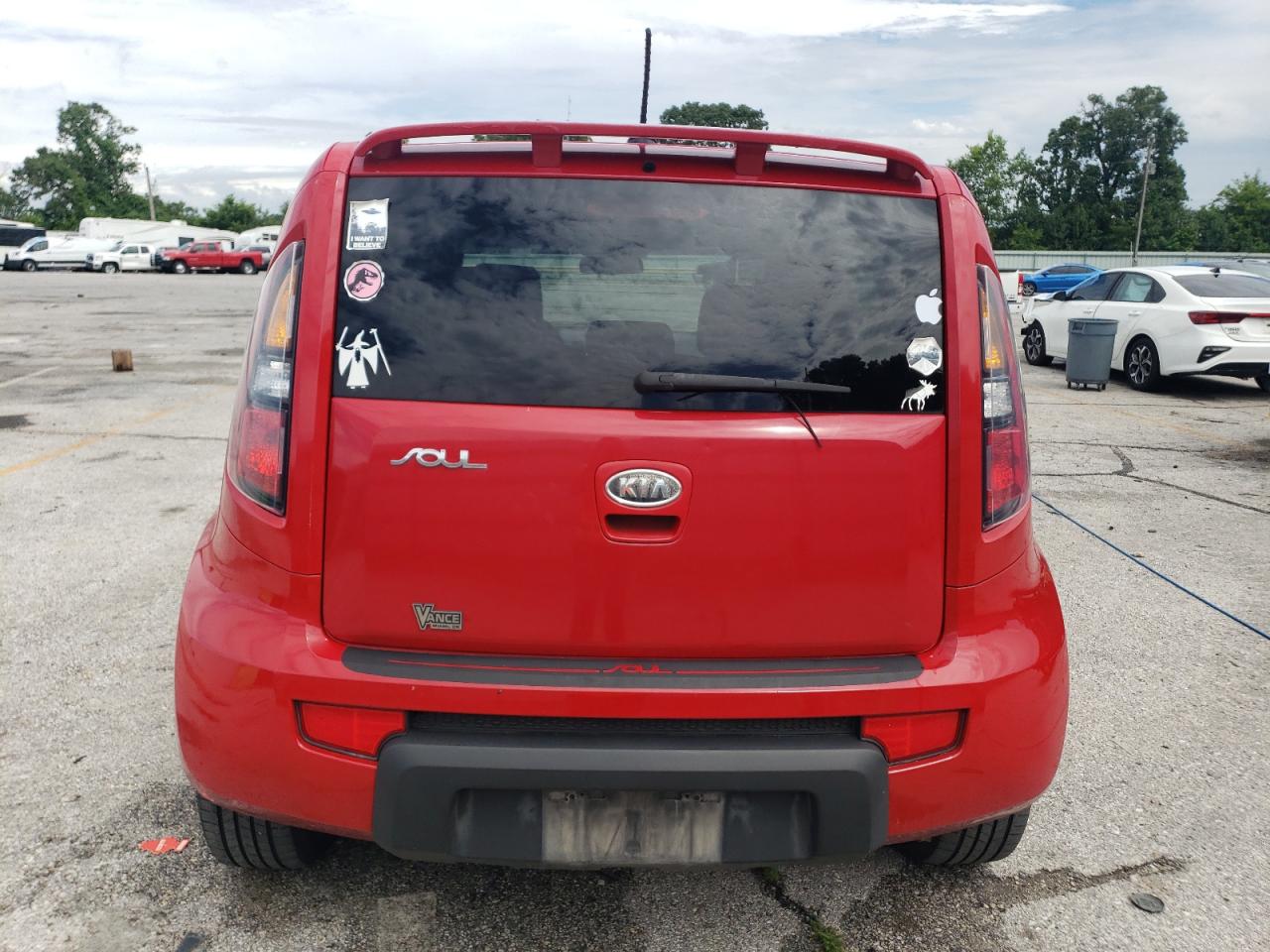 2011 Kia Soul + VIN: KNDJT2A27B7273809 Lot: 62750135