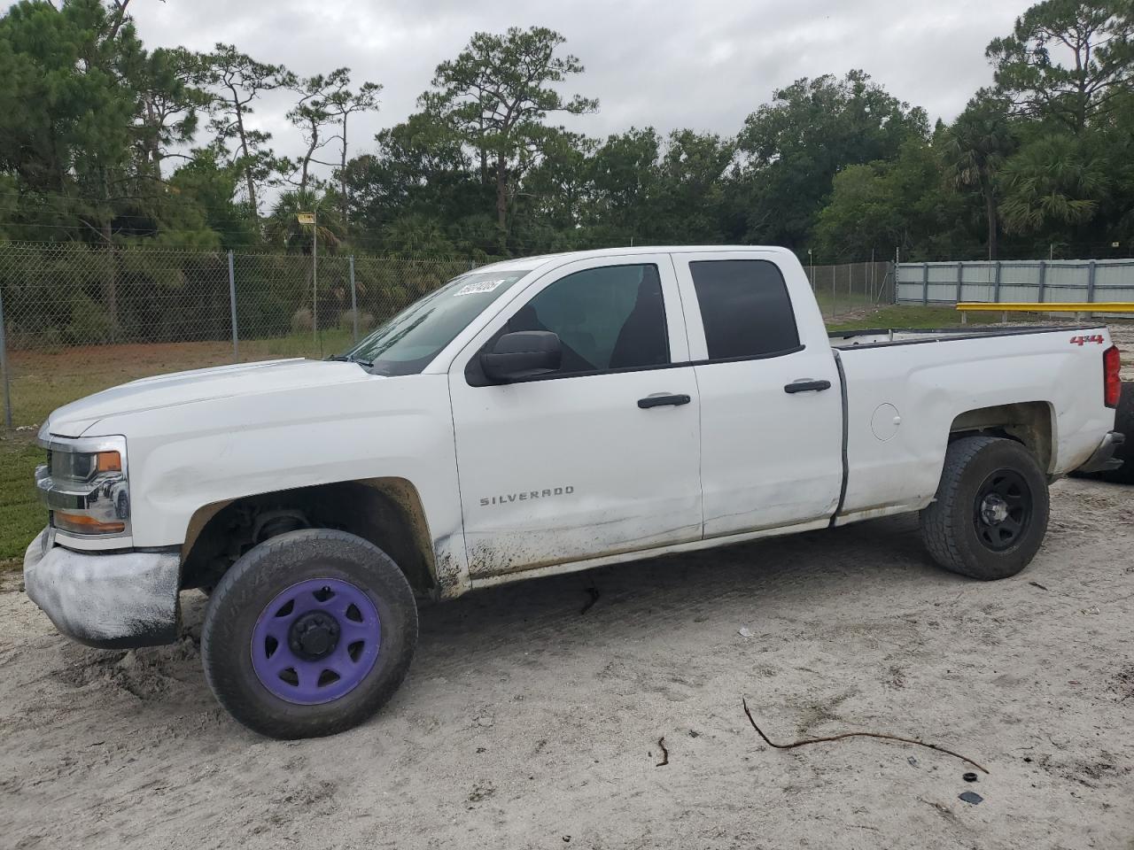 2018 Chevrolet Silverado K1500 for Sale in Fort Pierce, FL - Side