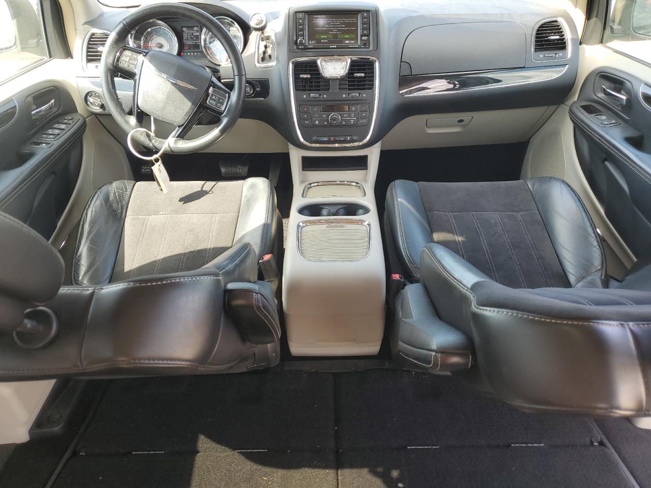2016 Chrysler Town & Country Limited VIN: 2C4RC1JG4GR113708 Lot: 61962095