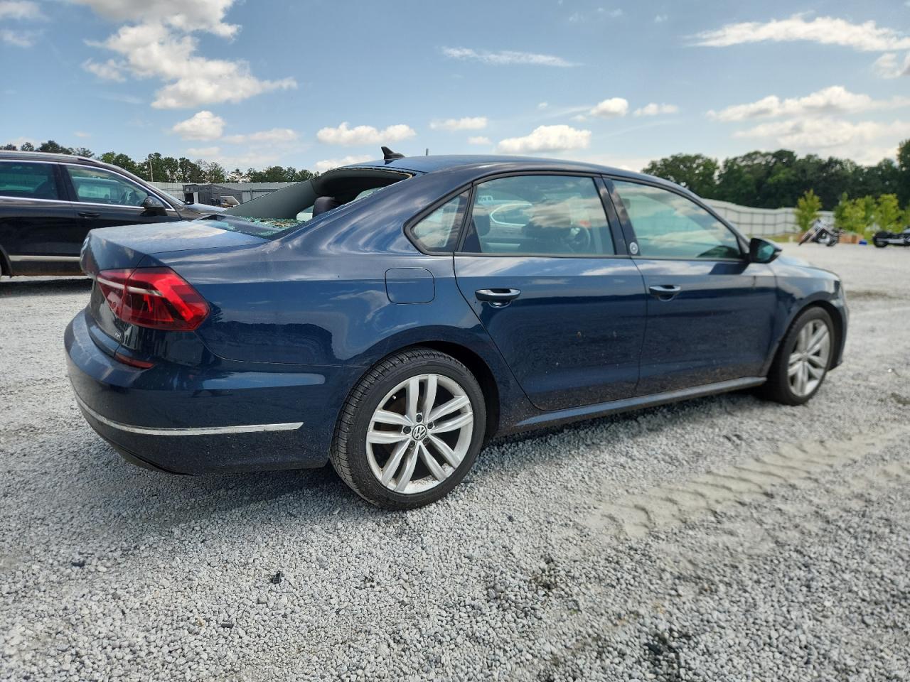 VOLKSWAGEN PASSAT 2019 VIN 1VWLA7A35KC012218 фото 3