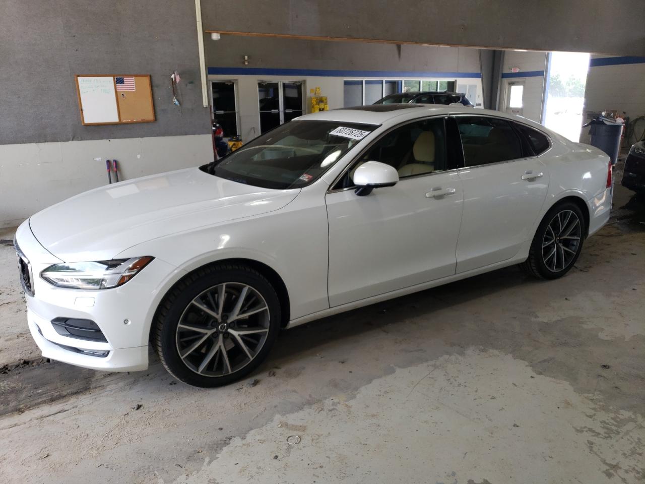 2017 Volvo S90 T6 Momentum na sprzedaż w Sandston, VA - Mechanical