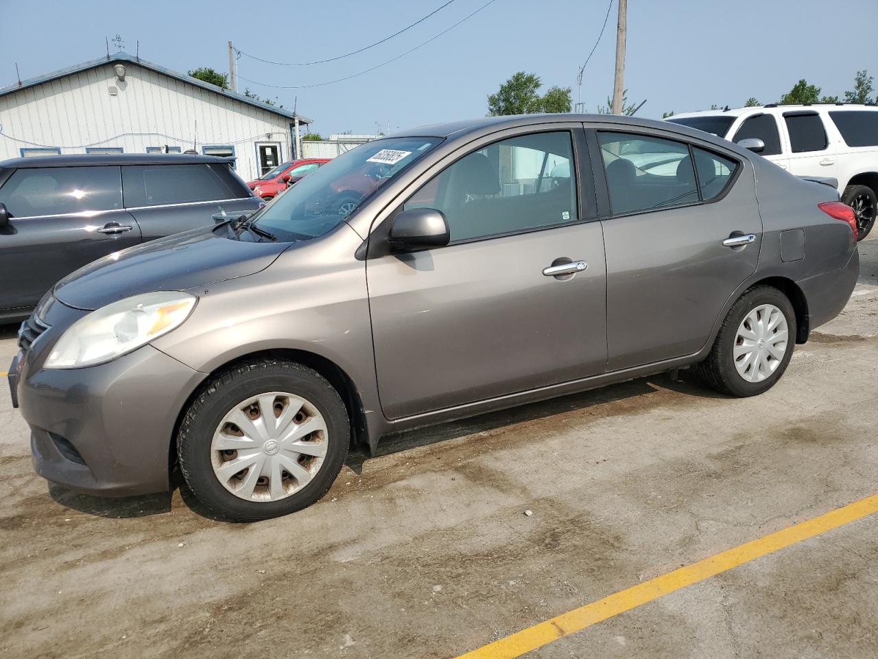2013 Nissan Versa S იყიდება Pekin-ში, IL - All Over