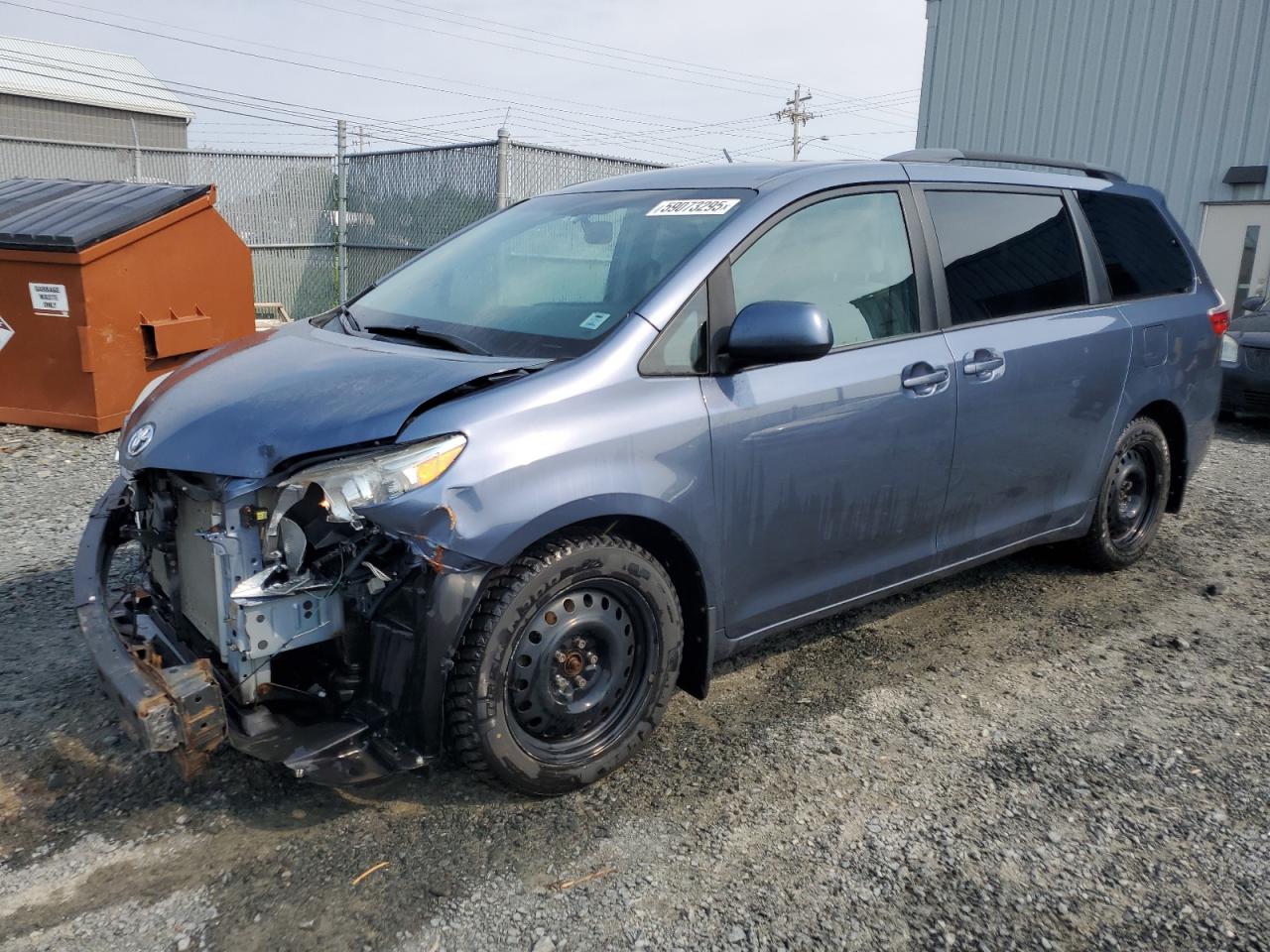2015 Toyota Sienna Le zu verkaufen in Elmsdale, NS - Front End
