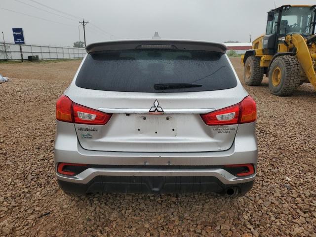  MITSUBISHI OUTLANDER 2018 Серебристый