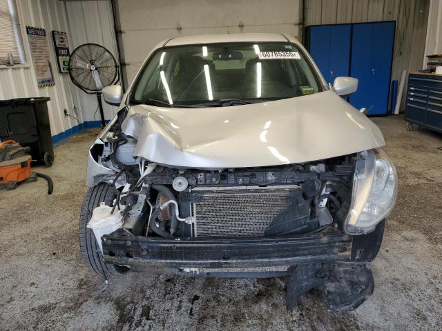  NISSAN VERSA 2017 Srebrny