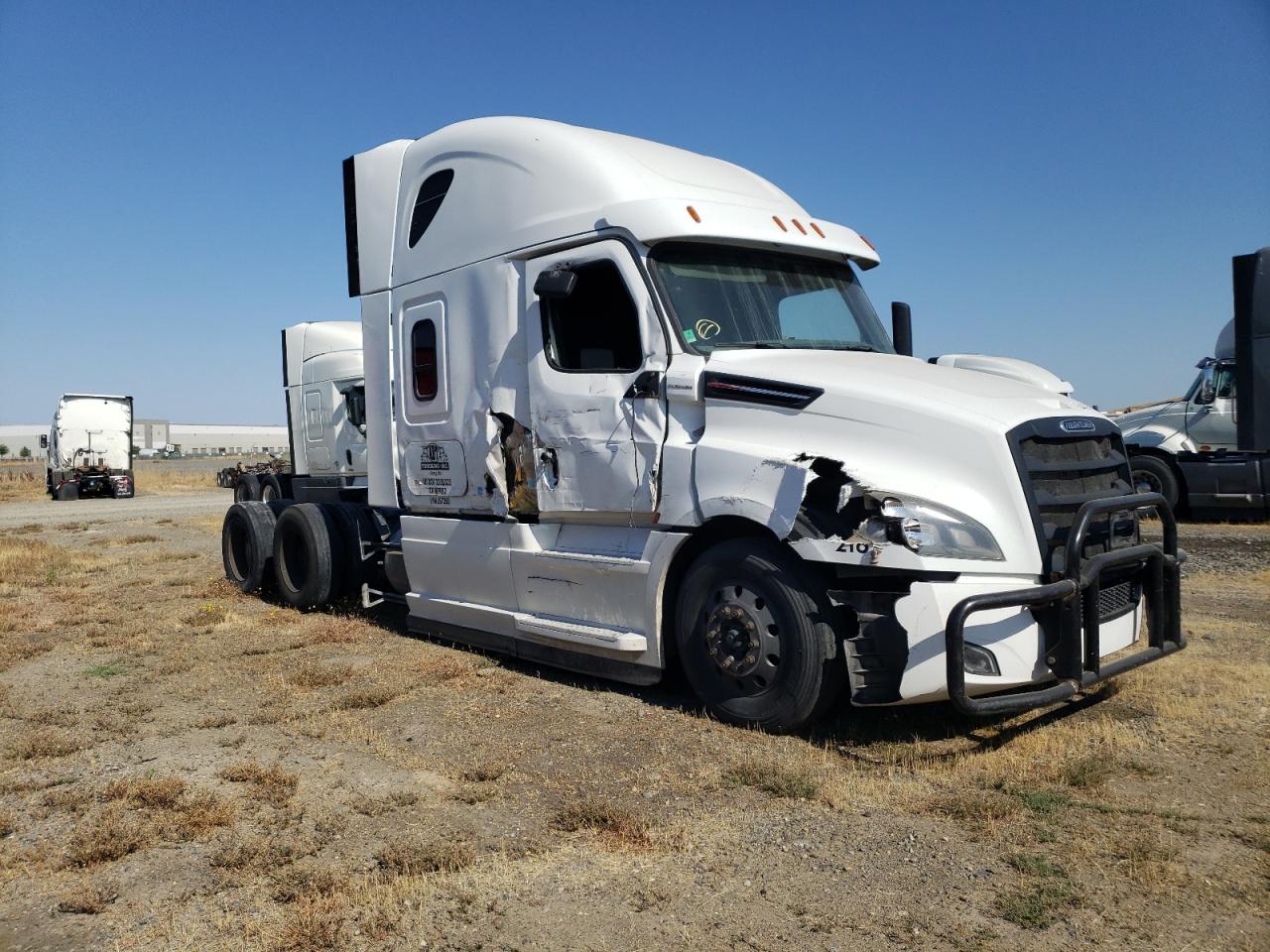 2018 Freightliner Cascadia 126 Semi Truck للبيع في Sacramento، CA - Front End