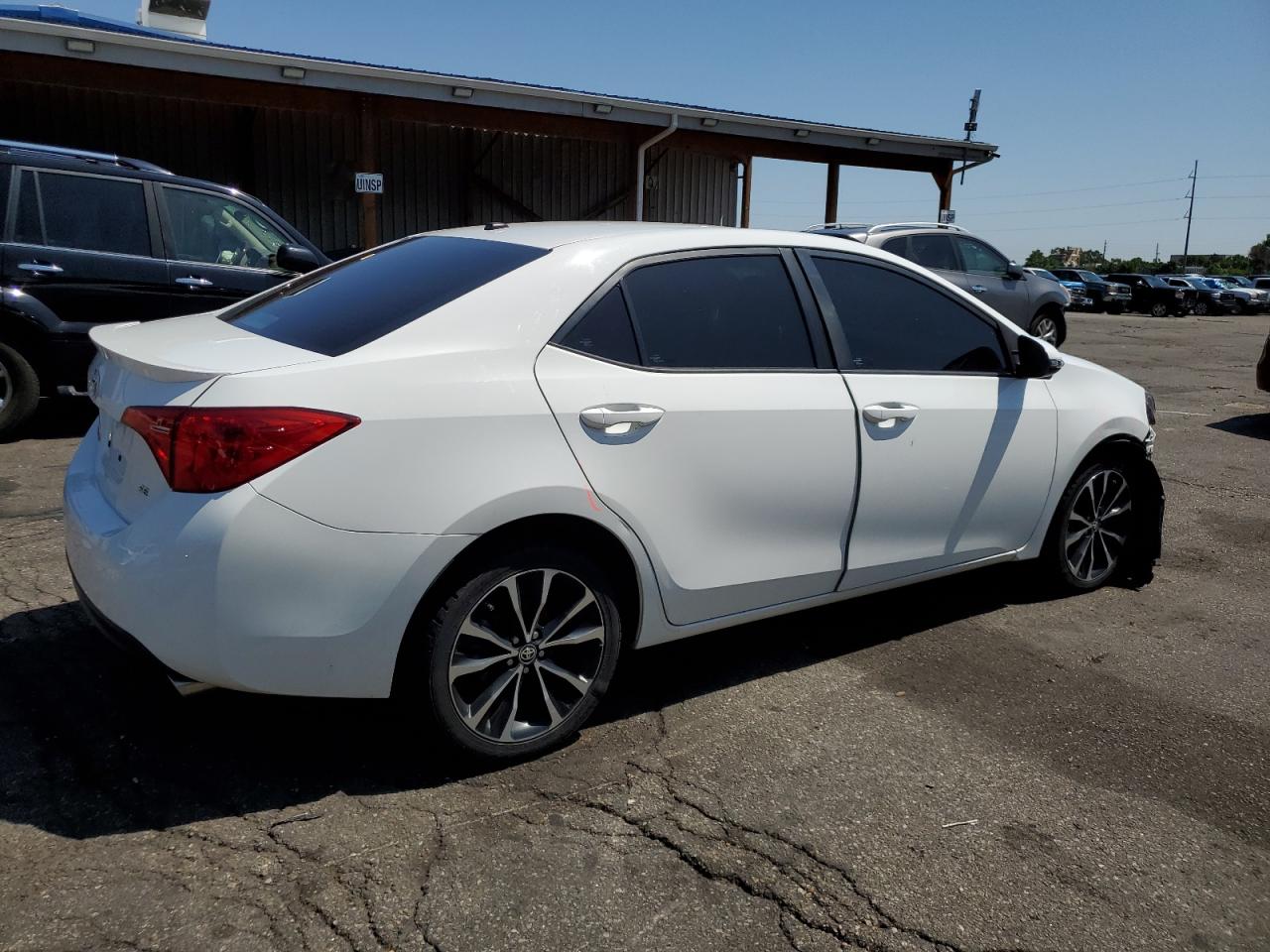 TOYOTA COROLLA 2018 VIN 5YFBURHE3JP754647 фото 3
