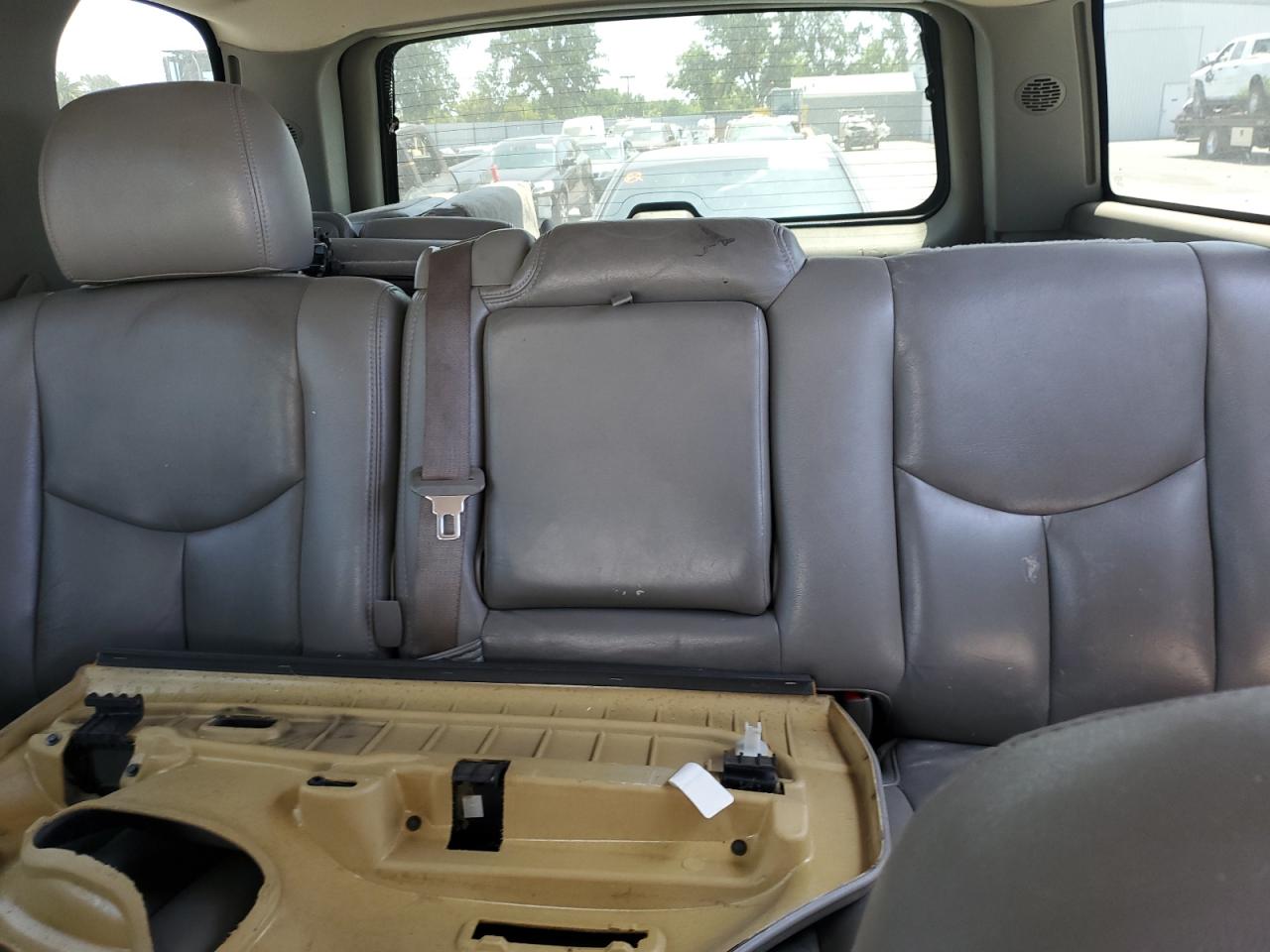 2004 Chevrolet Tahoe K1500 VIN: 1GNEK13T24J275873 Lot: 61852965