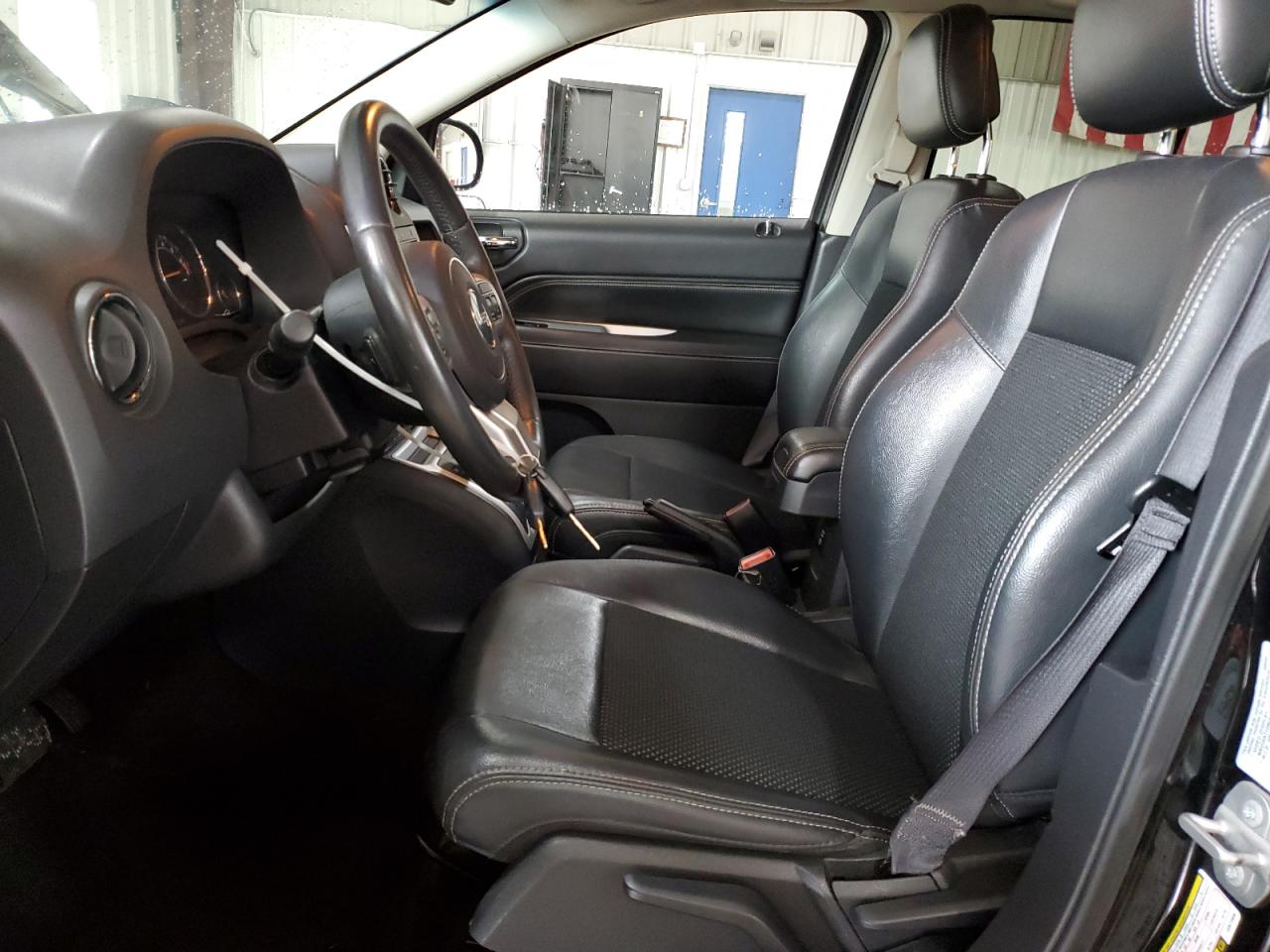 2016 Jeep Compass Latitude VIN: 1C4NJDEB2GD573909 Lot: 62168225