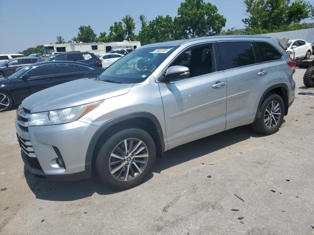  TOYOTA HIGHLANDER 2018 Srebrny