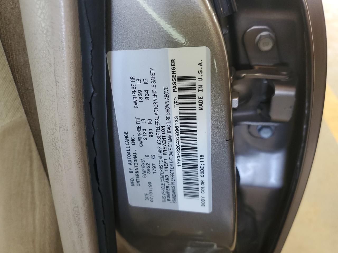 1999 Mazda 626 Es VIN: 1YVGF22C4X5896133 Lot: 61879055