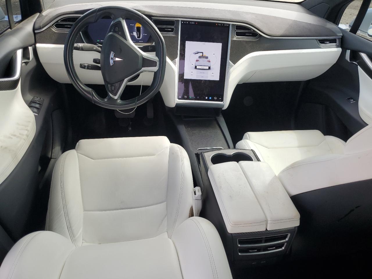 2017 Tesla Model X VIN: 5YJXCAE2XHF055042 Lot: 60286955