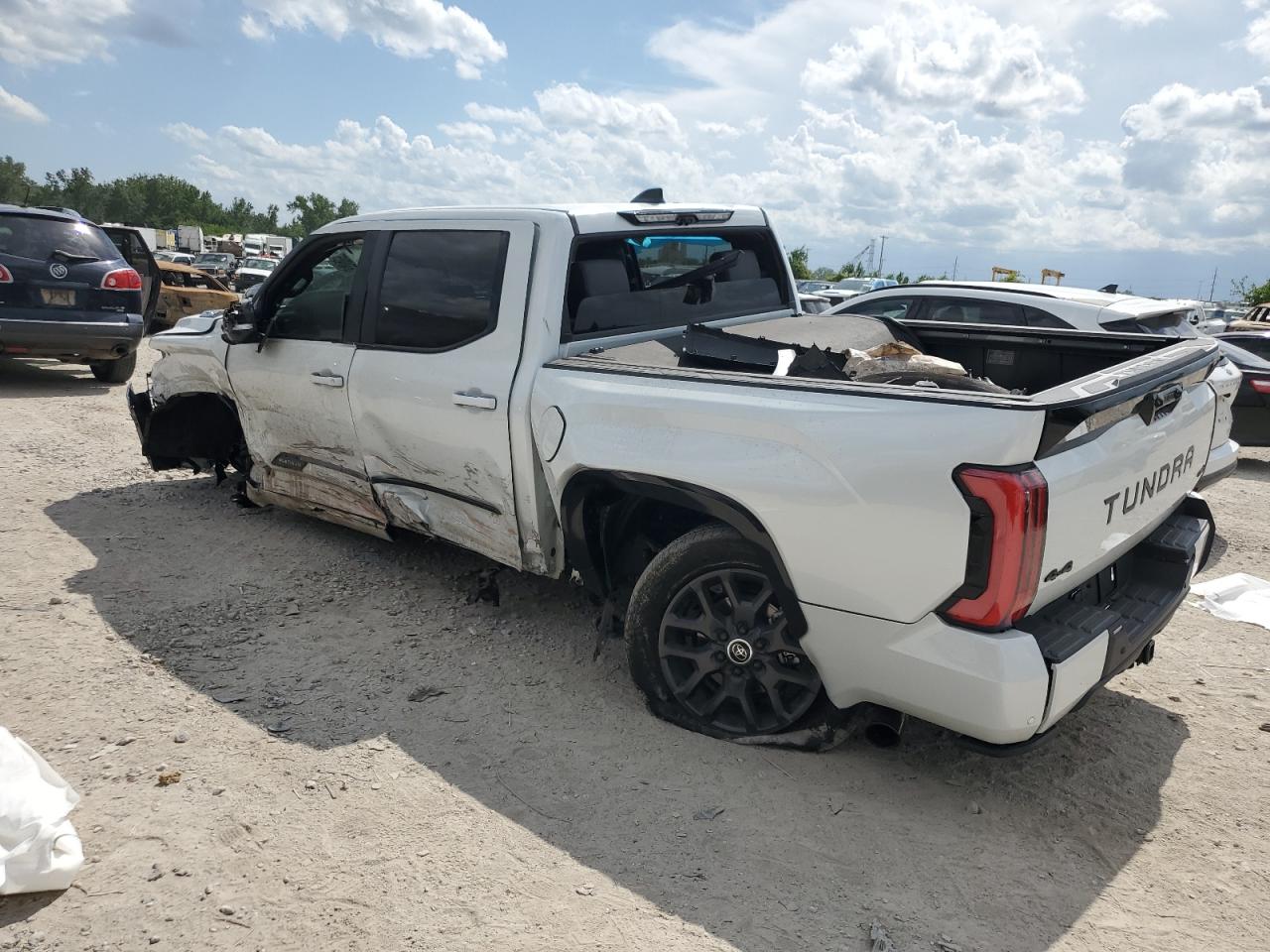 TOYOTA TUNDRA 2024 VIN 5TFNC5DB6RX051433 фото 2