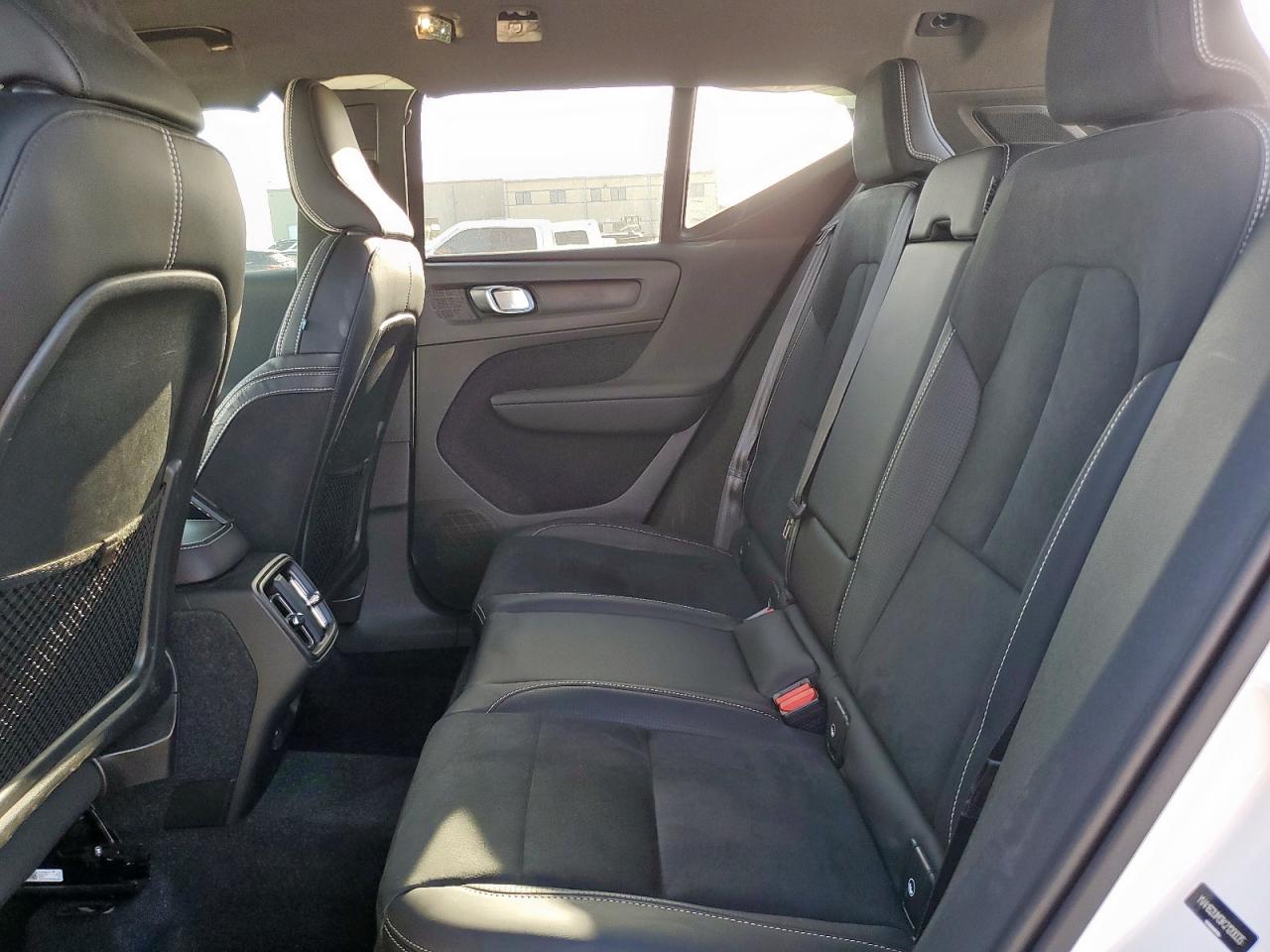 2019 Volvo Xc40 T5 R-Design VIN: YV4162UM3K2120035 Lot: 62772035