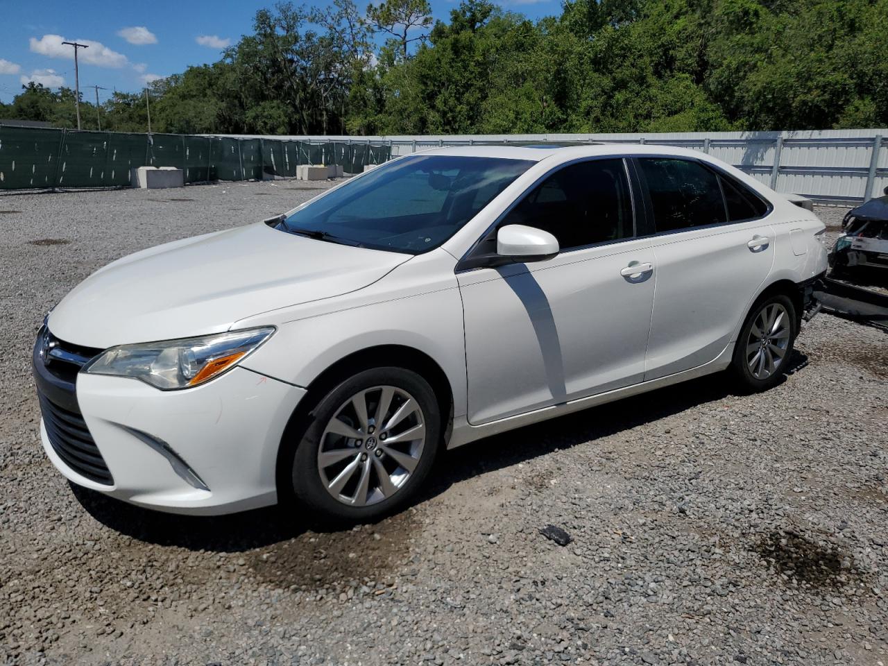 2016 Toyota Camry Le for Sale in Riverview, FL - Rear End