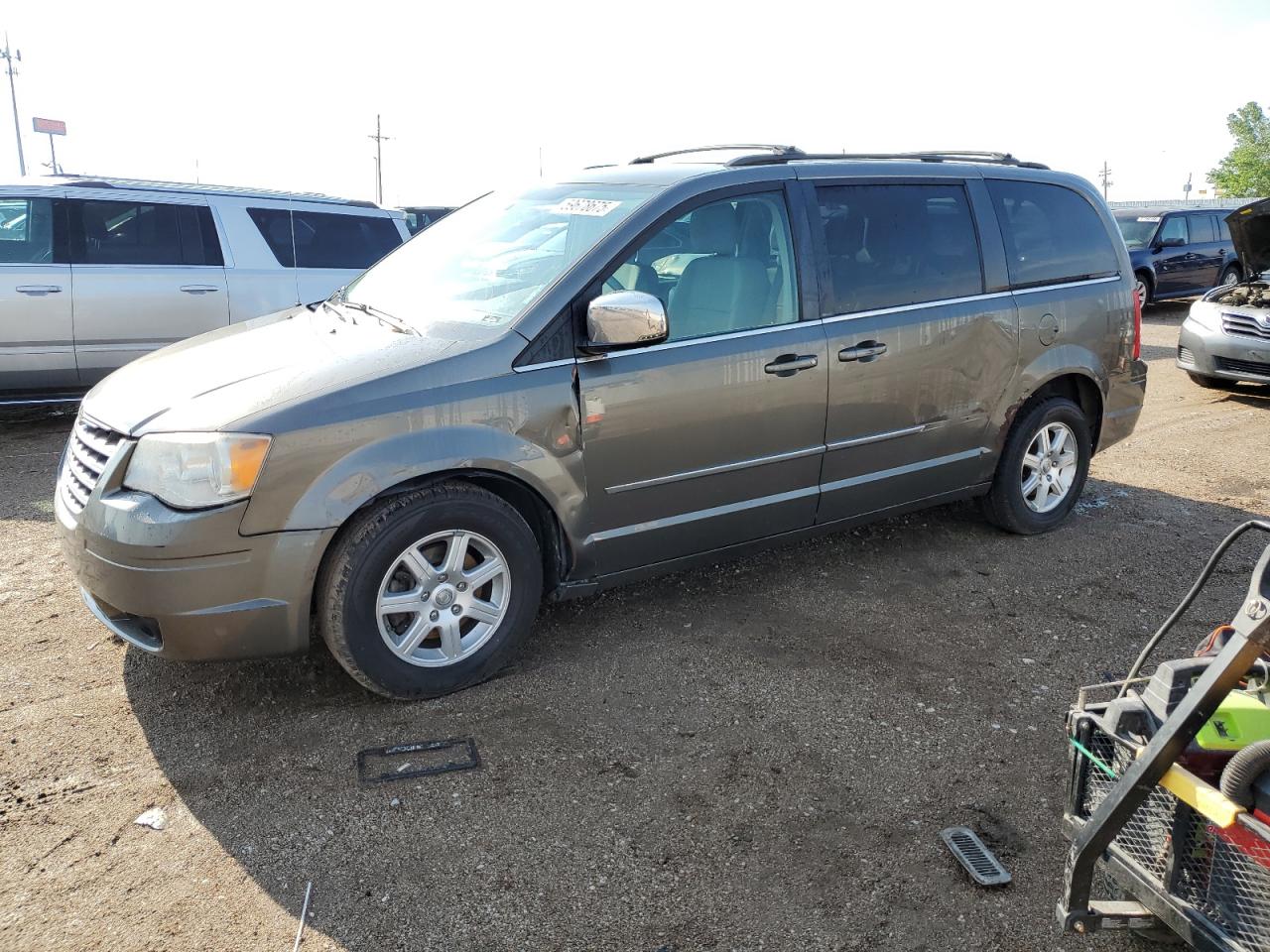 2010 Chrysler Town & Country Touring იყიდება Greenwood-ში, NE - Side