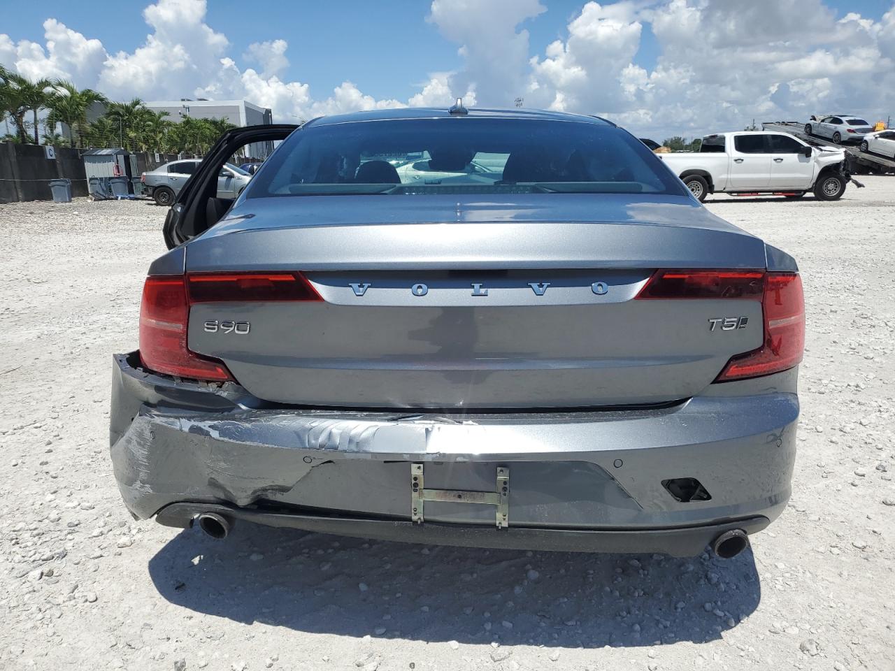 2018 Volvo S90 T5 Momentum VIN: LVY982MK5JP028689 Lot: 62273025