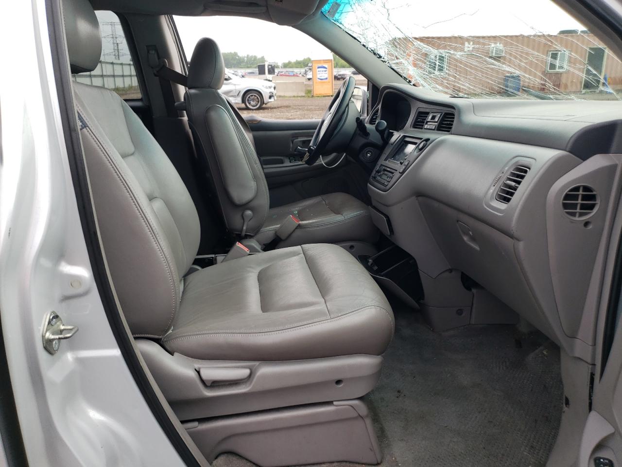 2002 Honda Odyssey Exl VIN: 5FNRL18762B025950 Lot: 62320625