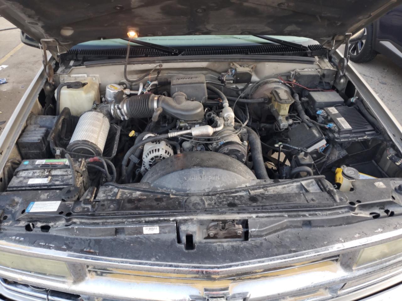 1998 Chevrolet Suburban C1500 VIN: 1GBEC16R1WJ375489 Lot: 62376635