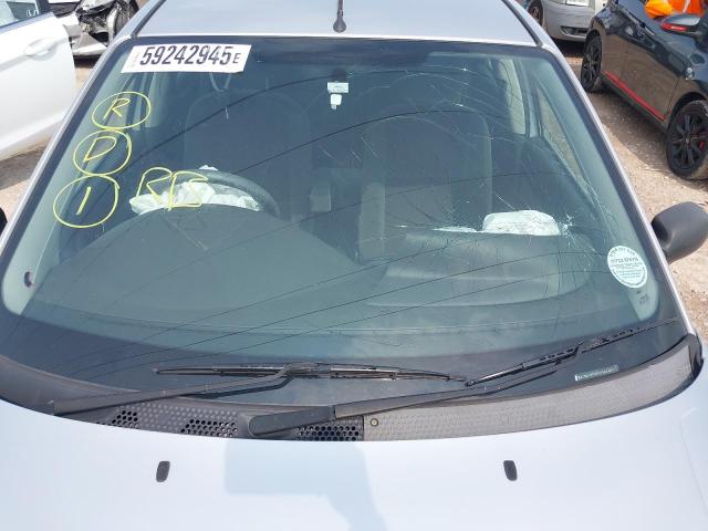 2004 FORD FOCUS GHIA