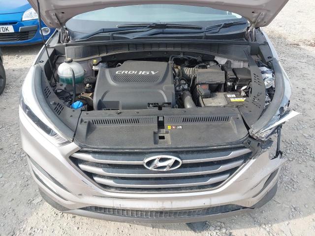 2015 HYUNDAI TUCSON SE