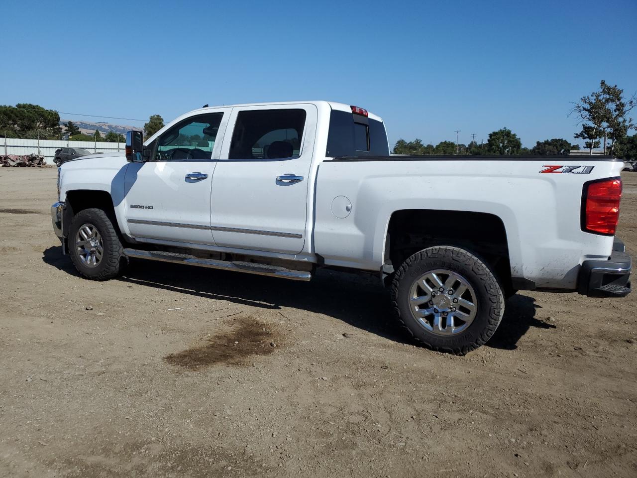 CHEVROLET ALL Models 2018 VIN 1GC1KWEYXJF199511 фото 2