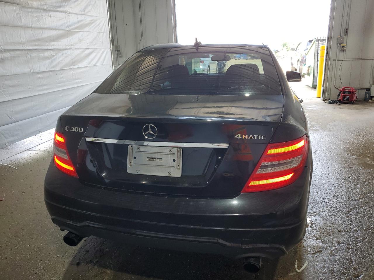 2014 Mercedes-Benz C 300 4Matic VIN: WDDGF8AB5ER311587 Lot: 61436545