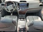 2011 Toyota Sienna Xle للبيع في Elgin، IL - Side