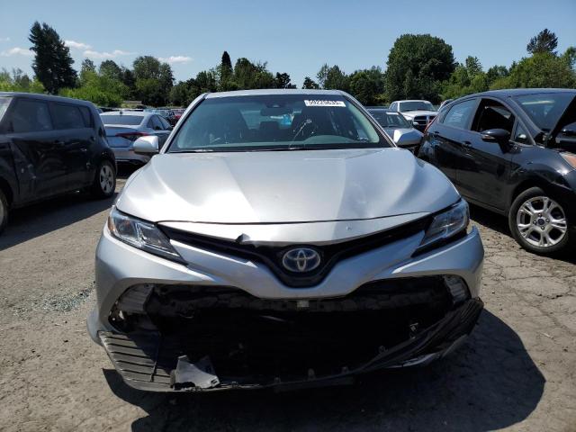  TOYOTA CAMRY 2018 Srebrny