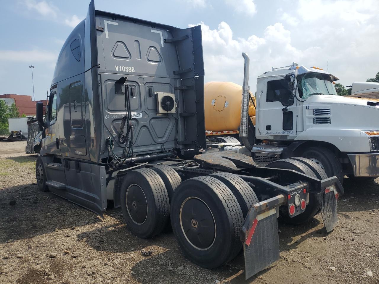 FREIGHTLINER ALL OTHER 2021 VIN 3AKJHHDR8MSMH4523 фото 3