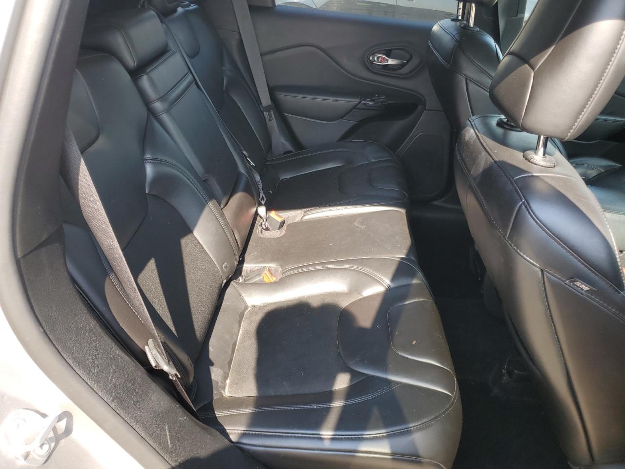 2019 Jeep Cherokee Latitude Plus VIN: 1C4PJLLB1KD325066 Lot: 60081065