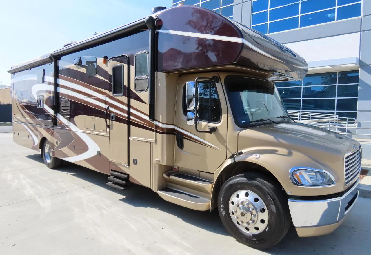 2015 Freightliner M2 106 Medium Duty იყიდება Los Angeles-ში, CA - All Over