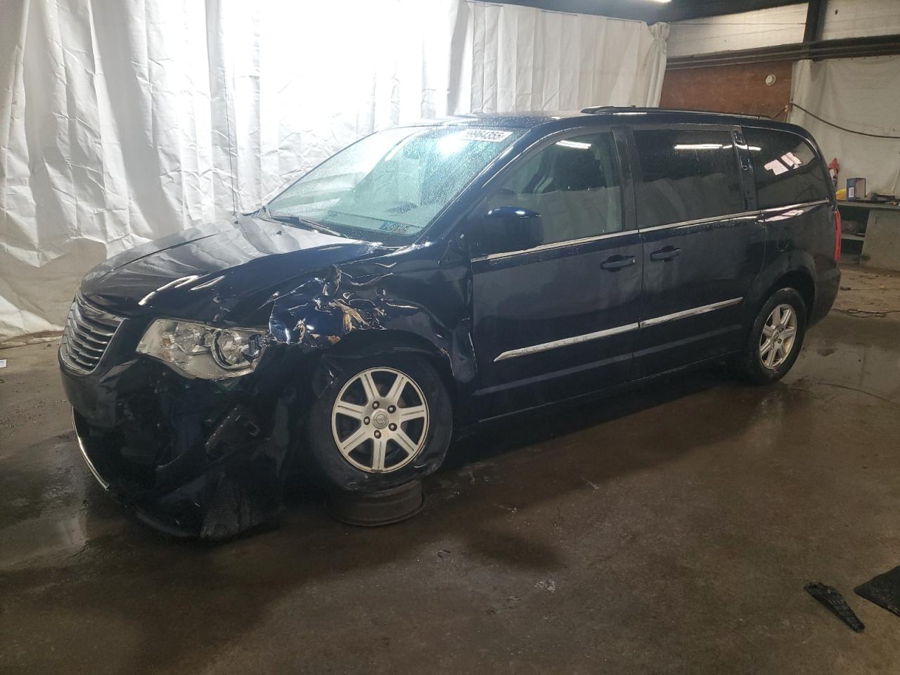 Ebensburg, PA에서 판매 중인 2012 Chrysler Town & Country Touring - Front End