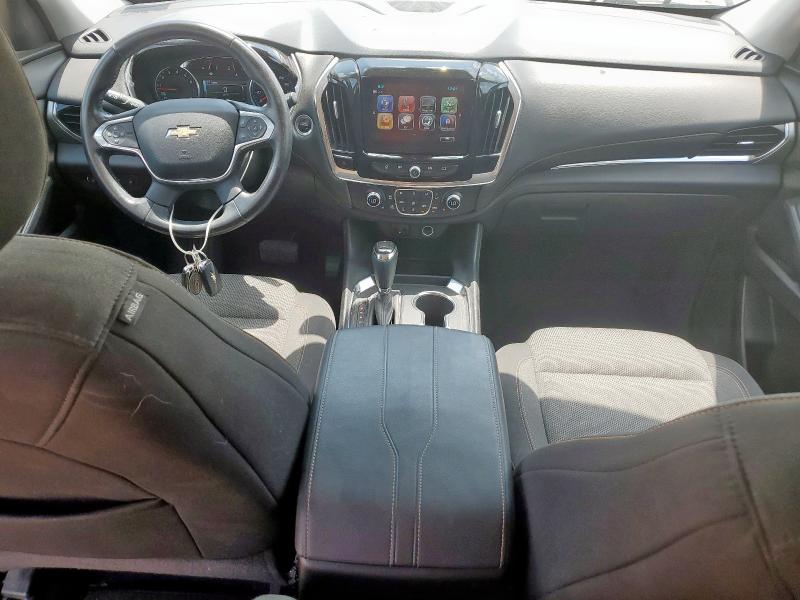  CHEVROLET TRAVERSE 2018 Серебристый