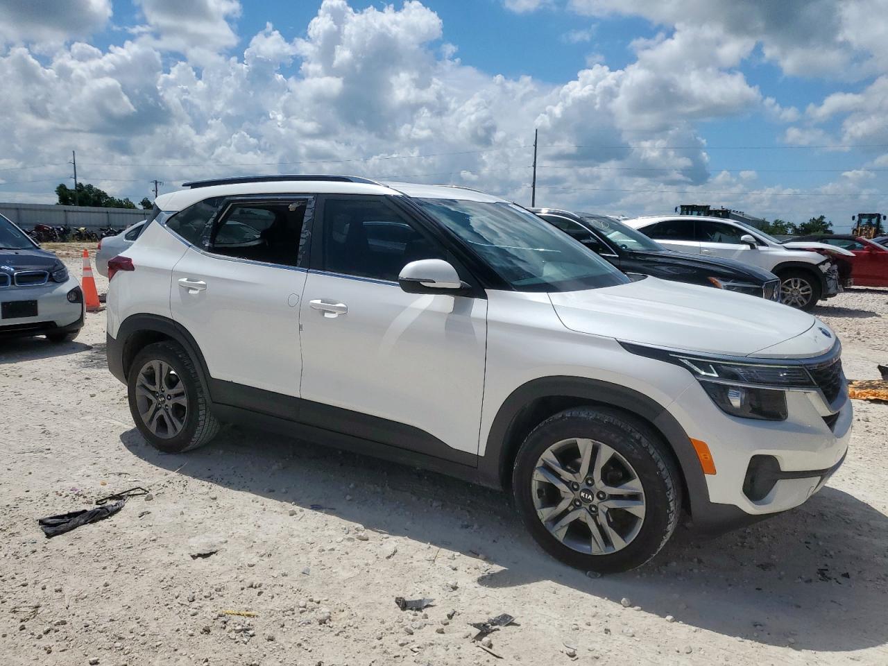 KIA SELTOS 2021 VIN KNDEU2AA7M7100784 photo 4