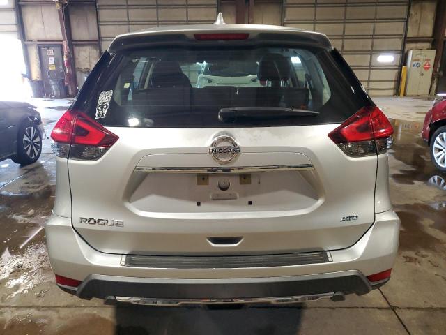  NISSAN ROGUE 2017 Srebrny