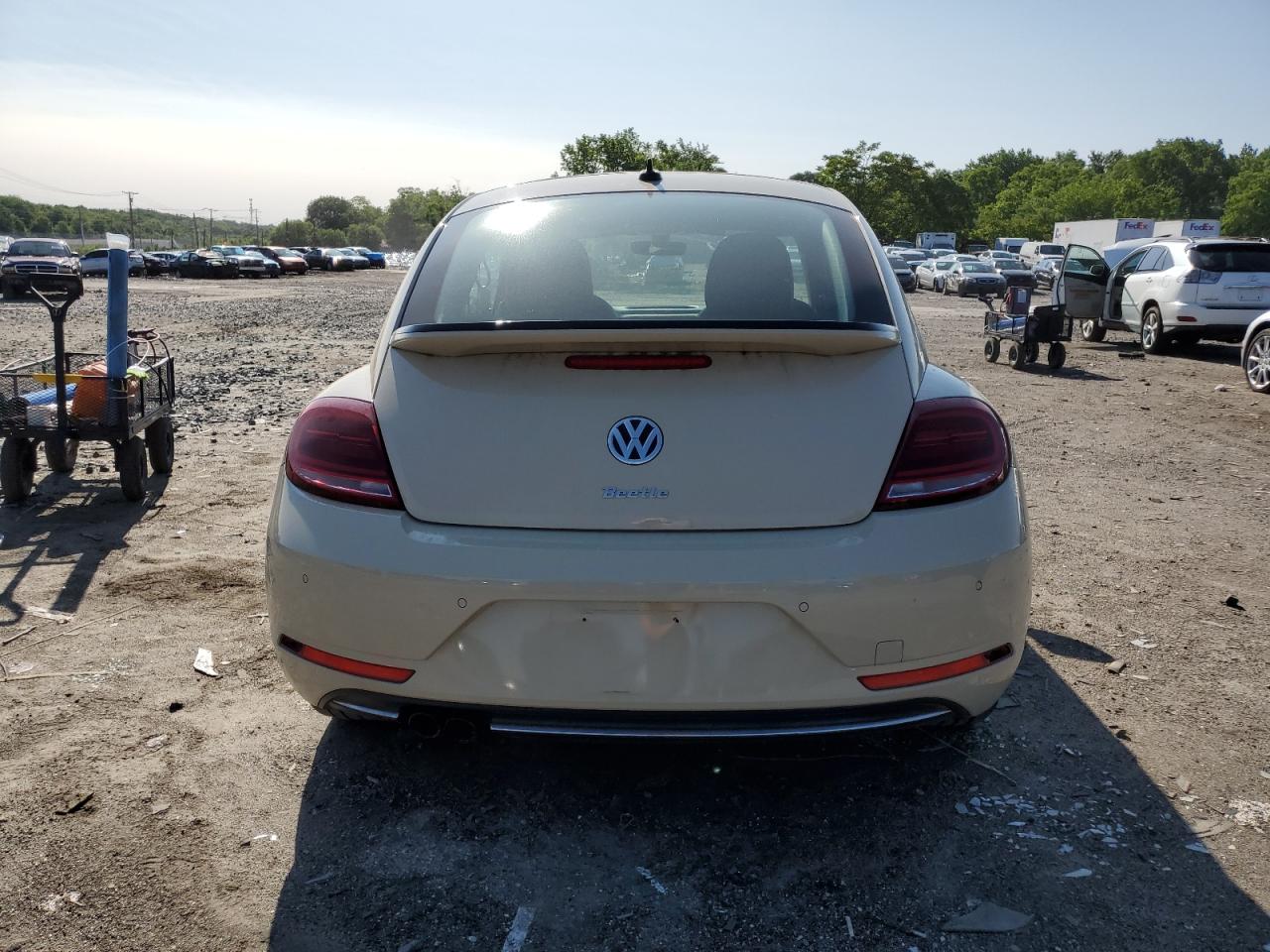 2019 Volkswagen Beetle S VIN: 3VWFD7AT7KM704824 Lot: 58497835