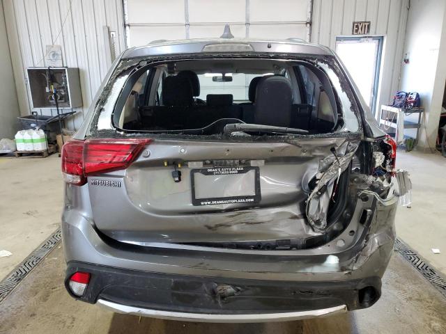  MITSUBISHI OUTLANDER 2017 Srebrny