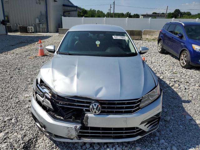  VOLKSWAGEN PASSAT 2018 Srebrny