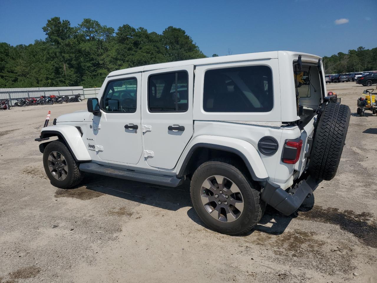 JEEP WRANGLER 2018 VIN 1C4HJXEGXJW258717 photo 2