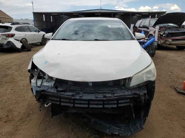 Седаны TOYOTA CAMRY 2015 Белы