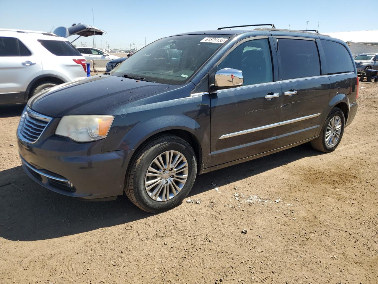 2013 Chrysler Town & Country Touring L للبيع في Brighton، CO - Side