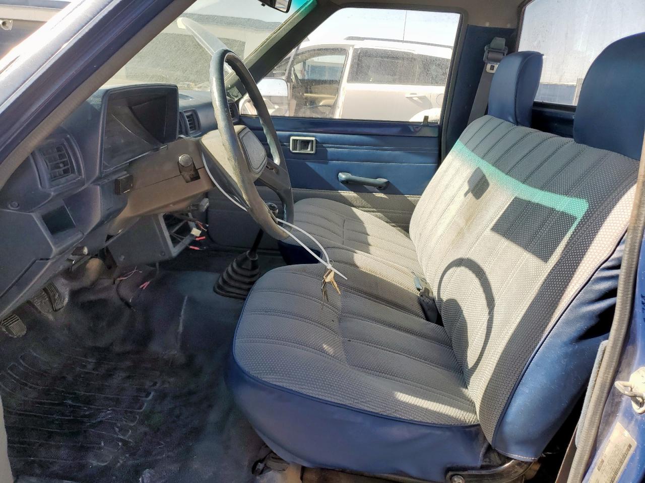 1987 Toyota Pickup 1/2 Ton Rn50 VIN: JT4RN50RXH0304727 Lot: 60015595