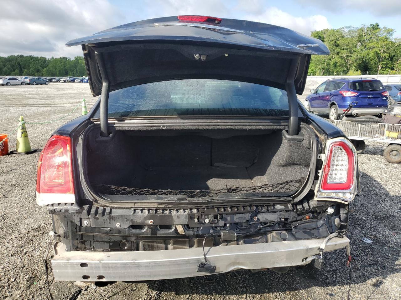 2015 Chrysler 300 Limited VIN: 2C3CCAAG6FH920603 Lot: 61218455